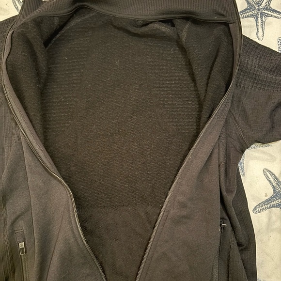 Lululemon Engineered Warmth Full Zip Mens Black Jacket Like New Layer Size XS - Picture 7 of 8